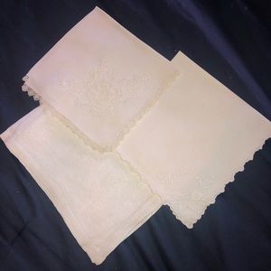 Set of 3 vintage napkins
